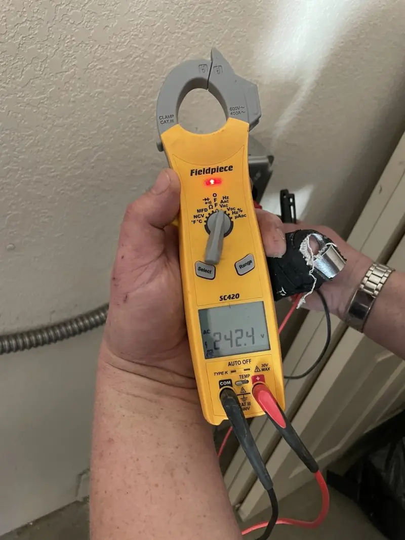 Voltage testing with clamp meter during Whole House Surge Protector in Stuttgart